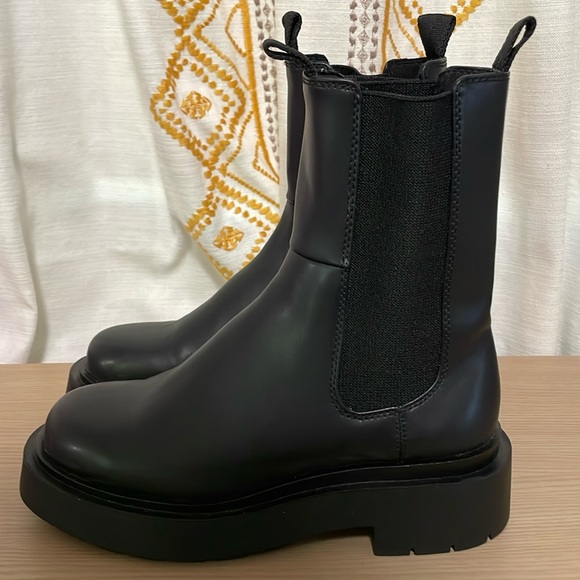 H&M Shoes - H&M Chunky Chelsea Boots